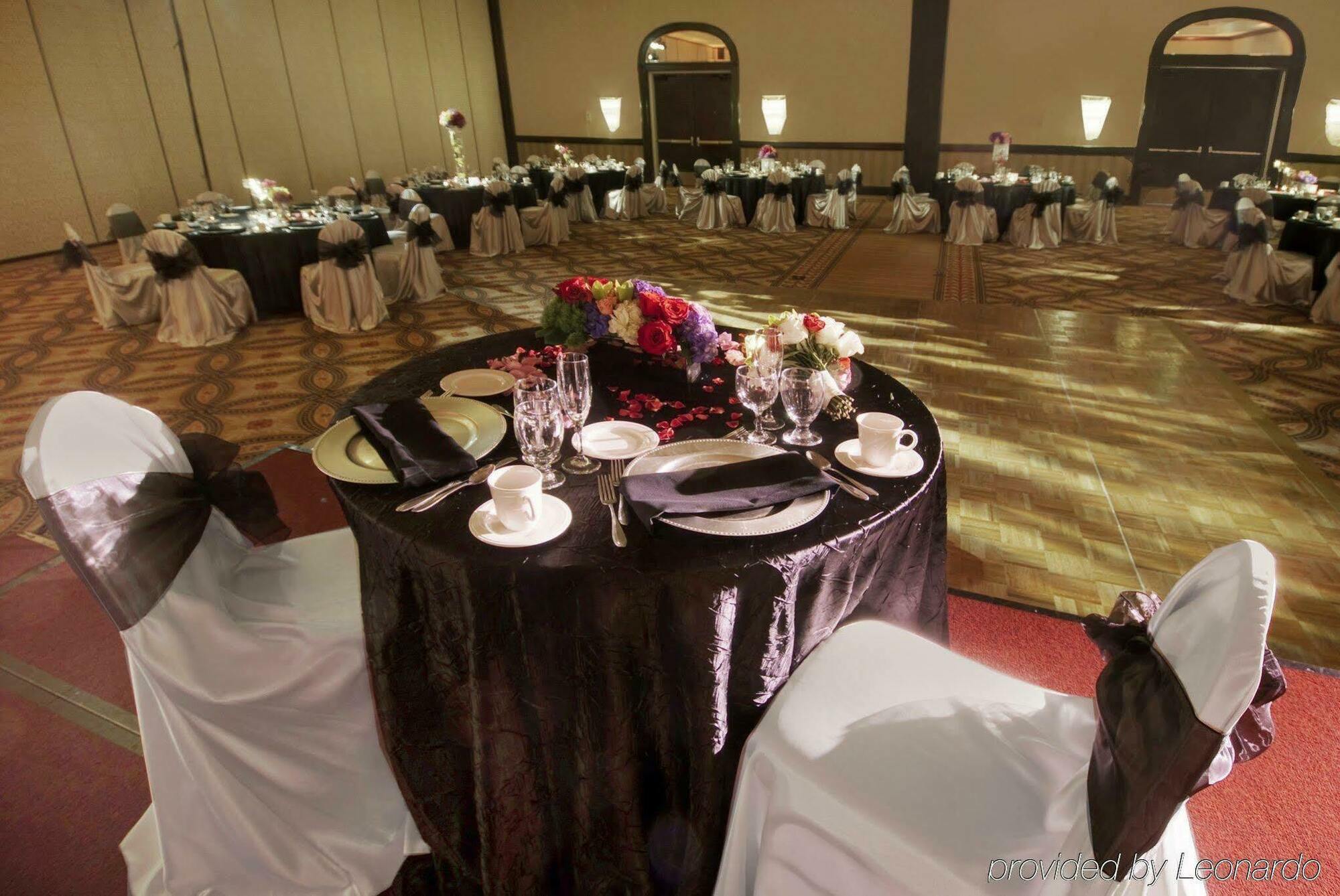 Hotel Doubletree By Hilton Modesto Restauracja zdjęcie